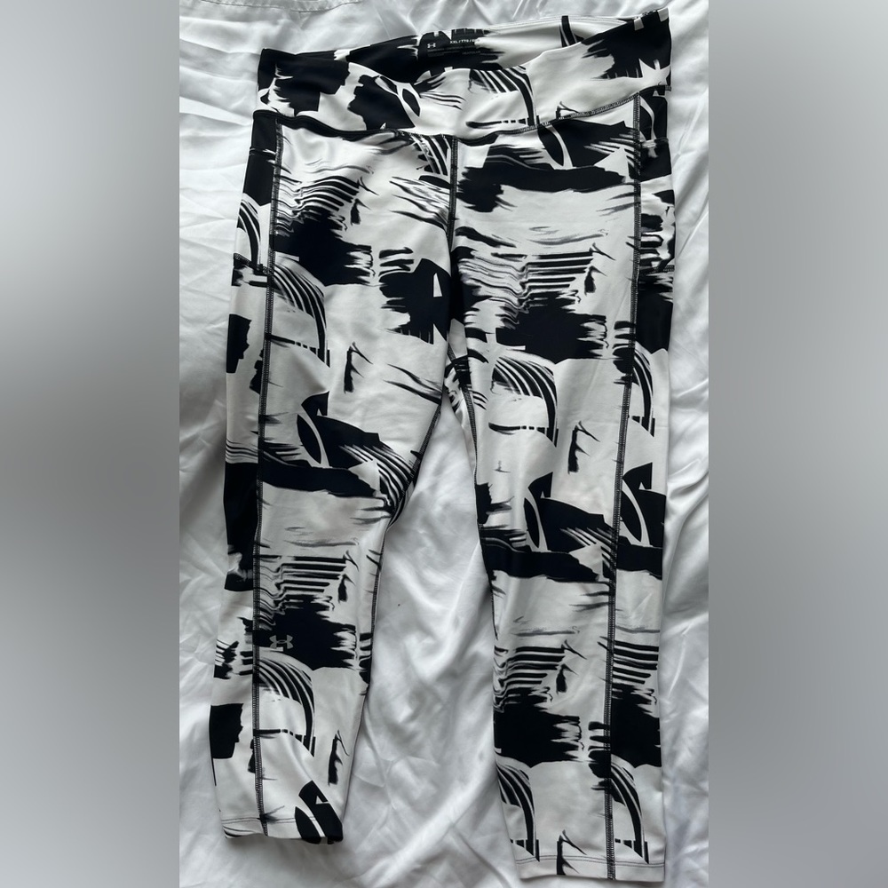 Under Armor Compression HeatGear size XL. Black & white patterns